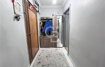 CADDE ÜZERİ YÜKSEK GİRİŞ ALTI DAİRE GENİŞ CAM BALKONLU 2+1