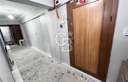 CADDE ÜZERİ YÜKSEK GİRİŞ ALTI DAİRE GENİŞ CAM BALKONLU 2+1