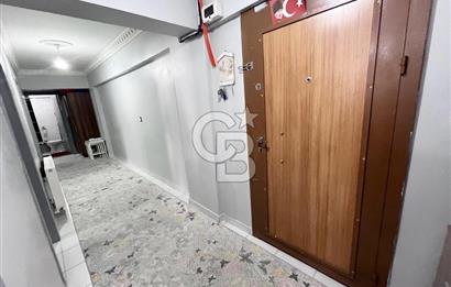 CADDE ÜZERİ YÜKSEK GİRİŞ ALTI DAİRE GENİŞ CAM BALKONLU 2+1