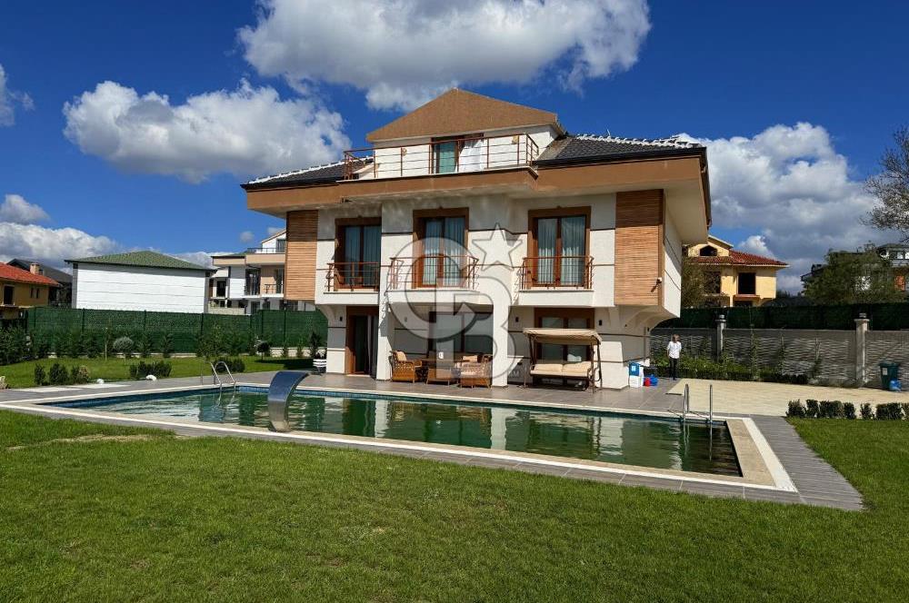 SİLİVRİ GÖL KONAKLARI'NDA MÜSTAKİL HAVUZLU SATILIK VİLLA