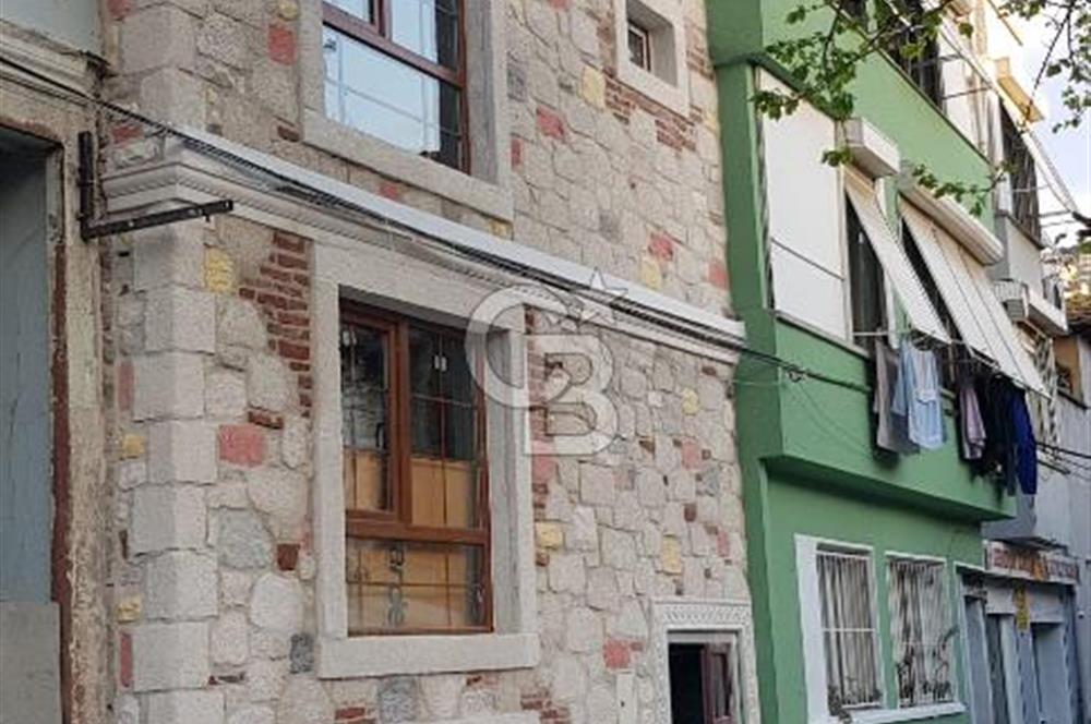 Basmane Metroya 1 Dakika – 4 Katlı Komple Kiralık Bina
