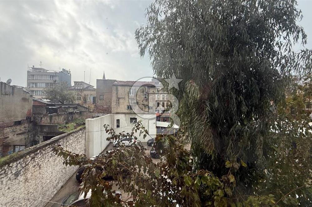 Basmane Metroya 1 Dakika – 4 Katlı Komple Kiralık Bina