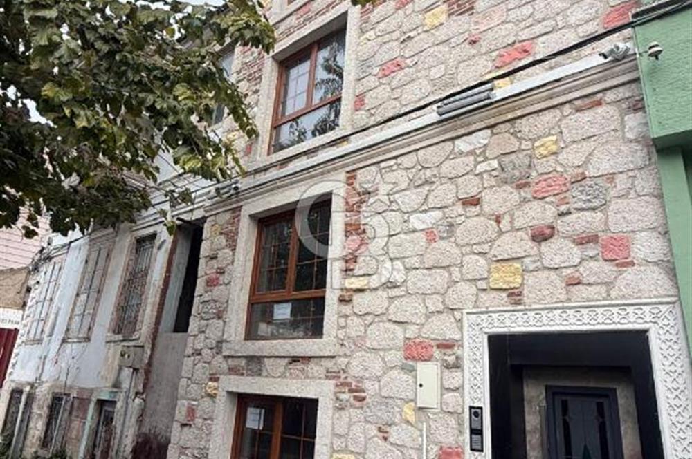 Basmane Metroya 1 Dakika – 4 Katlı Komple Kiralık Bina