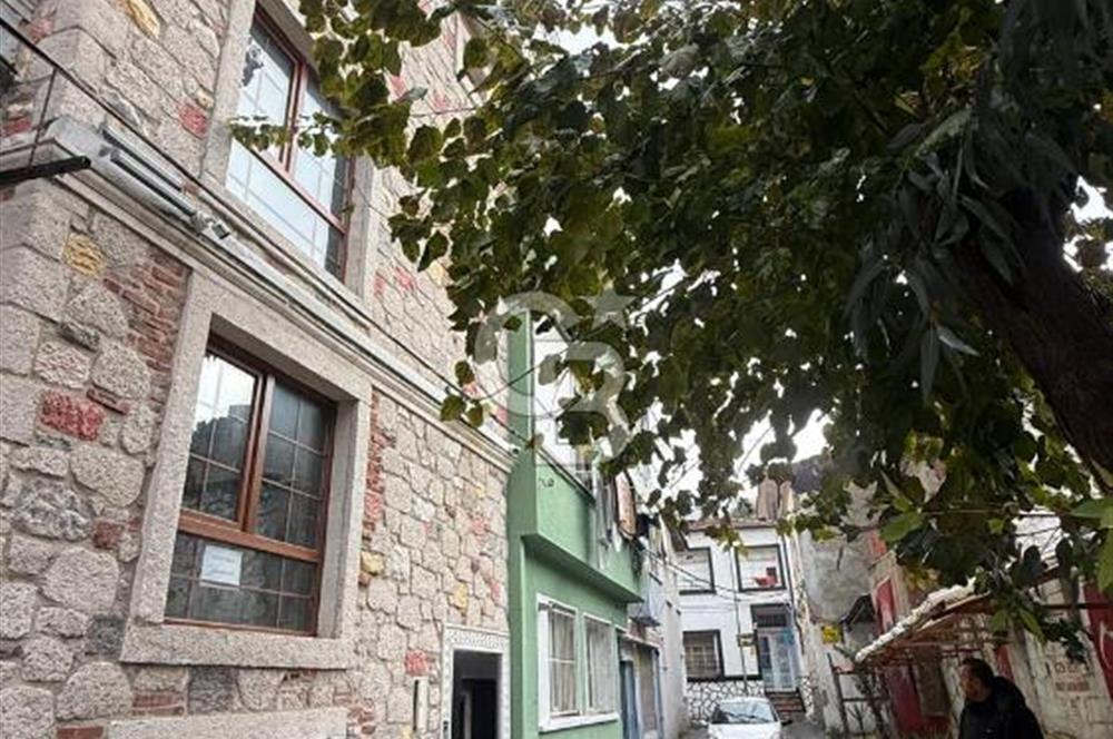 Basmane Metroya 1 Dakika – 4 Katlı Komple Kiralık Bina