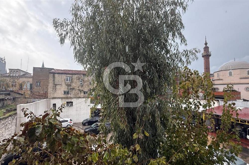 Basmane Metroya 1 Dakika – 4 Katlı Komple Kiralık Bina