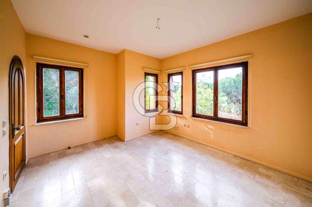 KARTAL DRAGOS'TA 1022 M2 ARSA İÇERİSİNDE SATILIK EMSALSİZ VİLLA