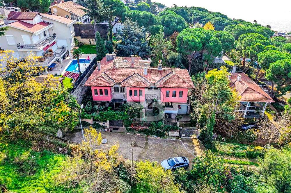 KARTAL DRAGOS'TA 1022 M2 ARSA İÇERİSİNDE SATILIK EMSALSİZ VİLLA