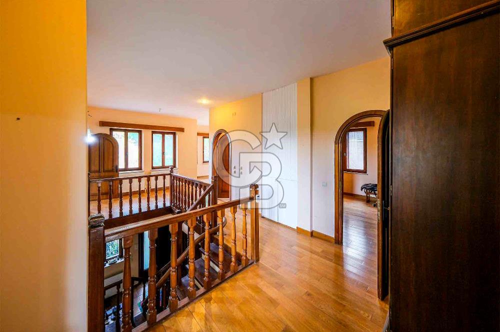 KARTAL DRAGOS'TA 1022 M2 ARSA İÇERİSİNDE SATILIK EMSALSİZ VİLLA