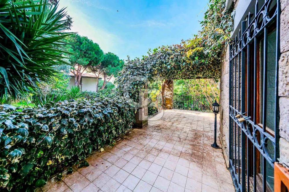 KARTAL DRAGOS'TA 1022 M2 ARSA İÇERİSİNDE SATILIK EMSALSİZ VİLLA