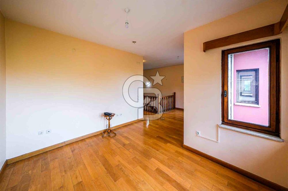 KARTAL DRAGOS'TA 1022 M2 ARSA İÇERİSİNDE SATILIK EMSALSİZ VİLLA