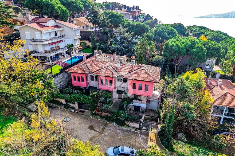 KARTAL DRAGOS'TA 1022 M2 ARSA İÇERİSİNDE SATILIK EMSALSİZ VİLLA