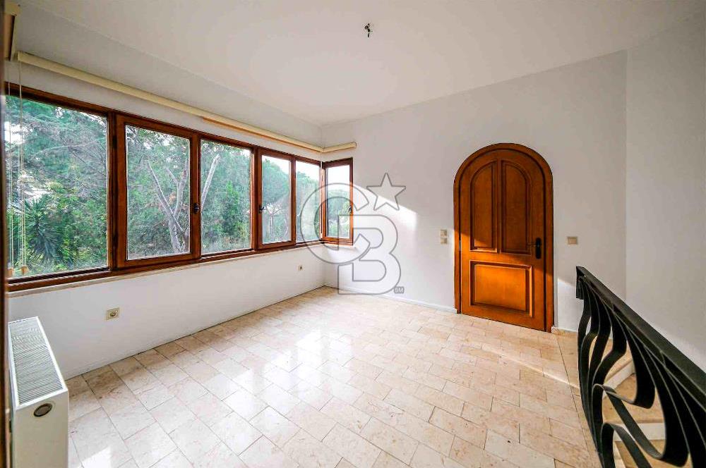 KARTAL DRAGOS'TA 1022 M2 ARSA İÇERİSİNDE SATILIK EMSALSİZ VİLLA