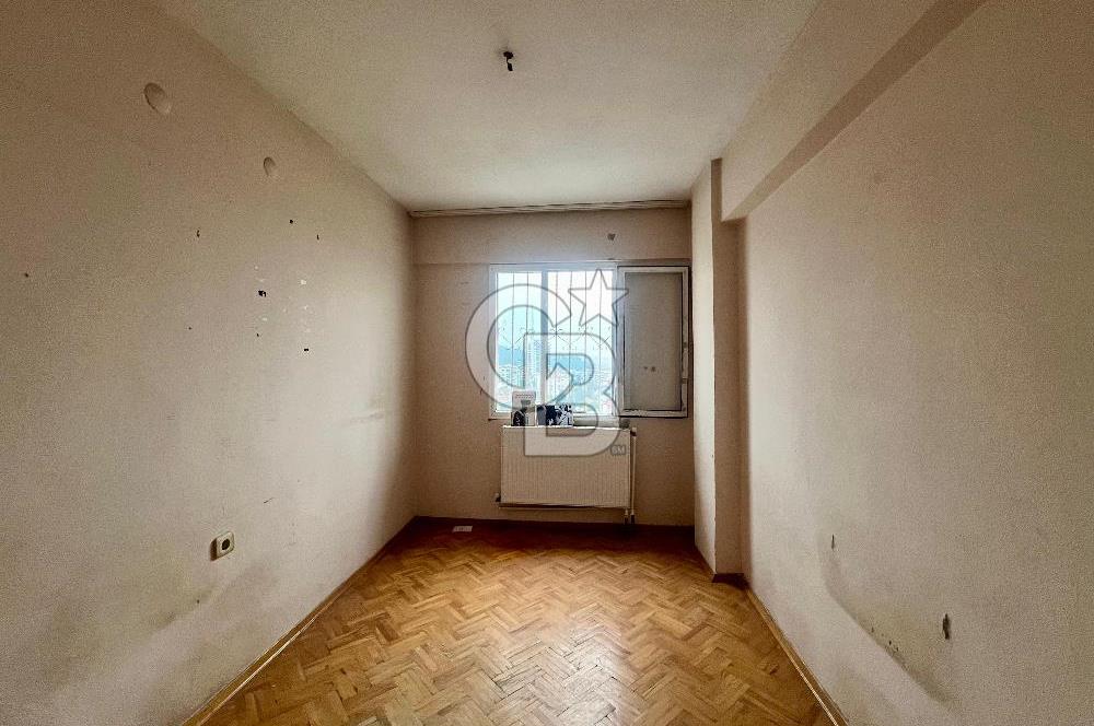 Karşıyaka Zübeyde Hanım Mahallesi'nde 3+1 Satılık Boş Daire