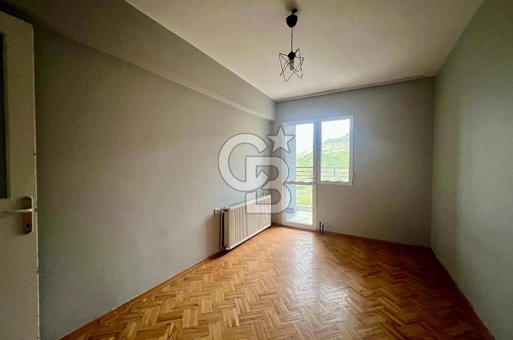 Karşıyaka Zübeyde Hanım Mahallesi'nde 3+1 Satılık Boş Daire