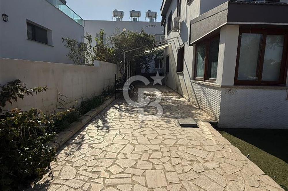 Yenikent Bölgesinde Satılık İkiz Villa !!!