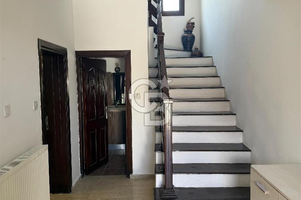 Yenikent Bölgesinde Satılık İkiz Villa !!!