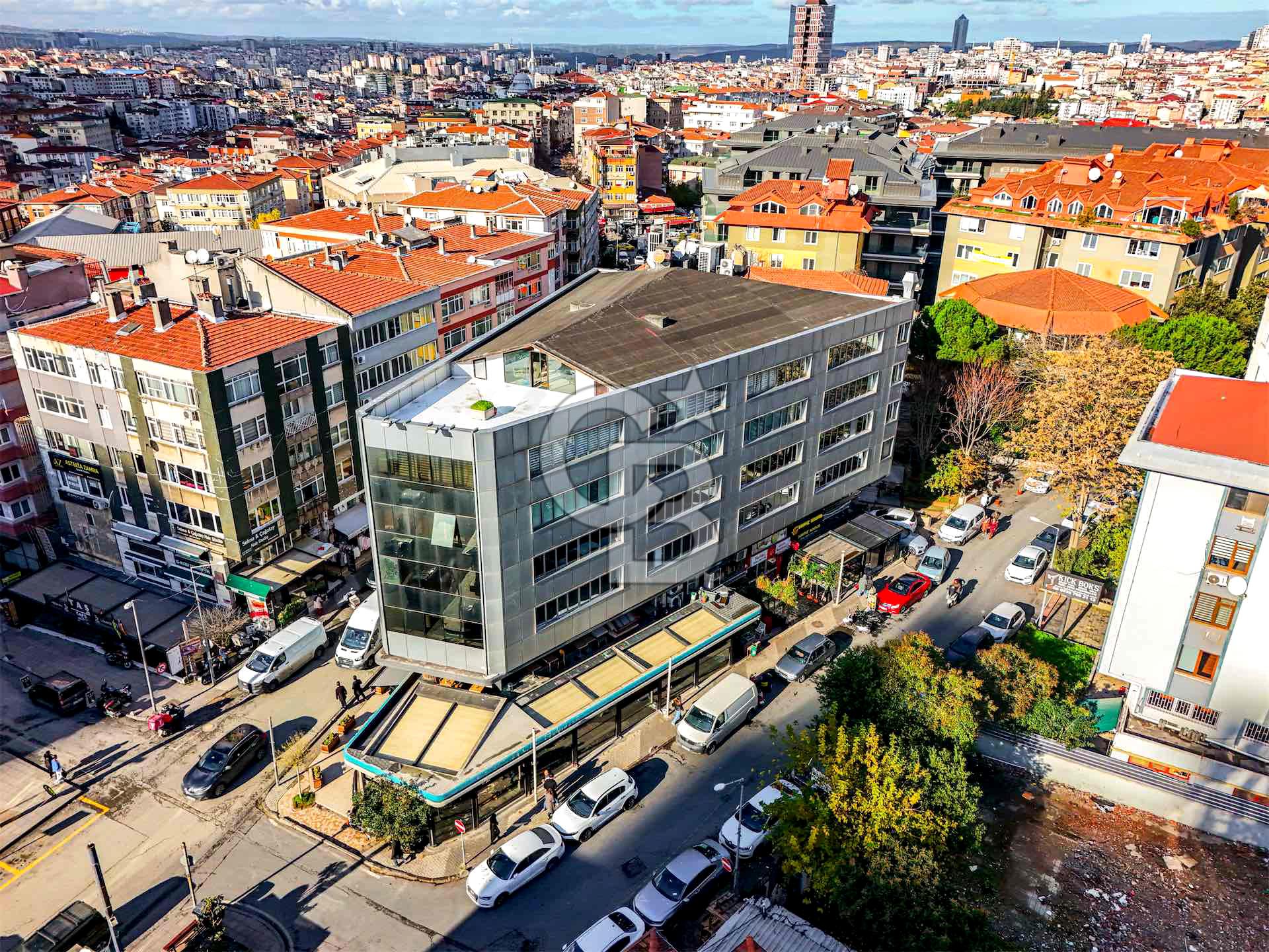 ŞİŞLİ'DE MUHTEŞEM KONUMDA 3.500 M2 SATILIK EMSALSİZ KOMPLE BİNA