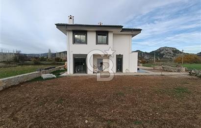 Muğla Menteşe Yenice'de  Satılık 4+1 Lüks Villa 