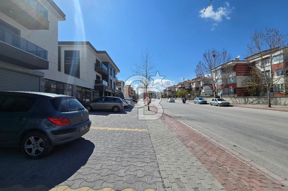 COLDWELL BANKER'DAN SELÇUKLUDA KİRALIK YOLA CEPHE DÜKKAN