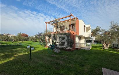 Ayvalıkta Havuzlu Sitede 3+1 Dubleks Müstakil Villa
