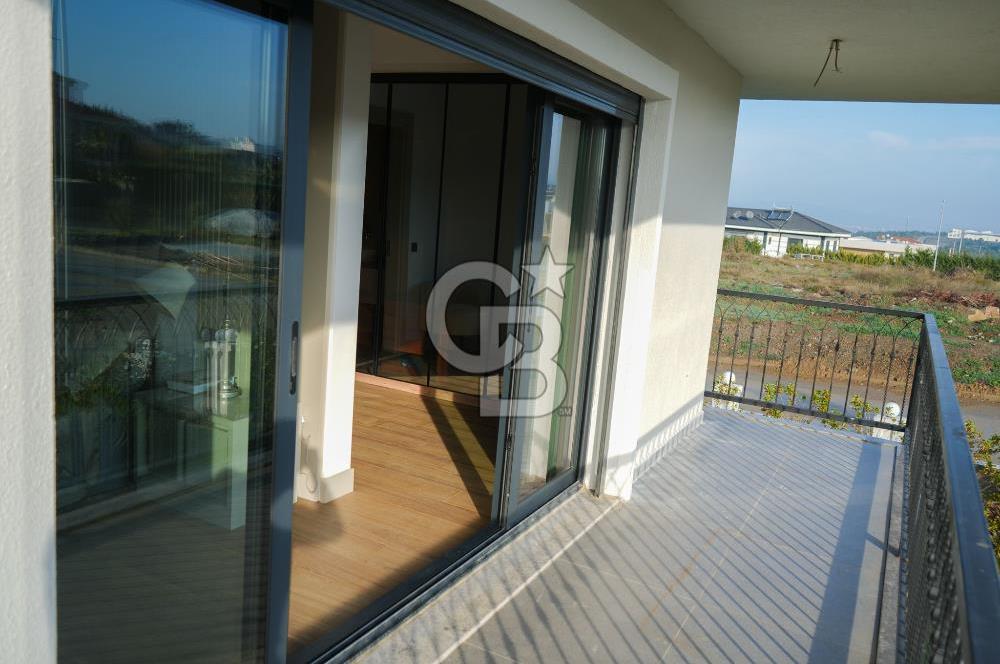 SEFERİHİSARDA LÜKS VİLLA