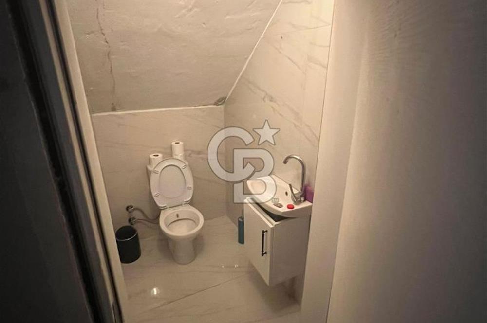 BORNOVA CADDE ÜZERİNDE SATILIK TİCARİ RUHSATLI DÜKKAN