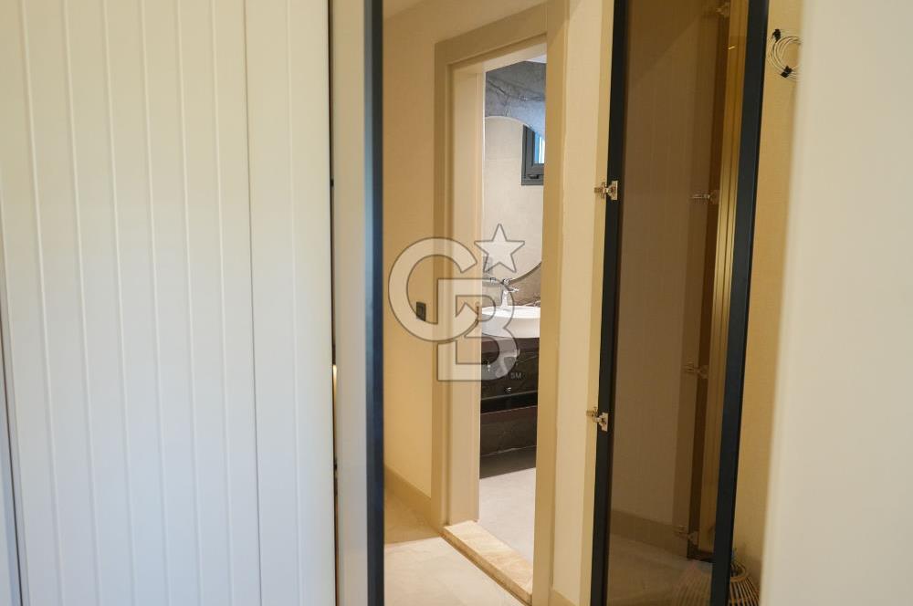 SEFERİHİSARDA LÜKS VİLLA