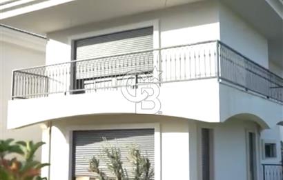 SEFERİHİSARDA LÜKS VİLLA