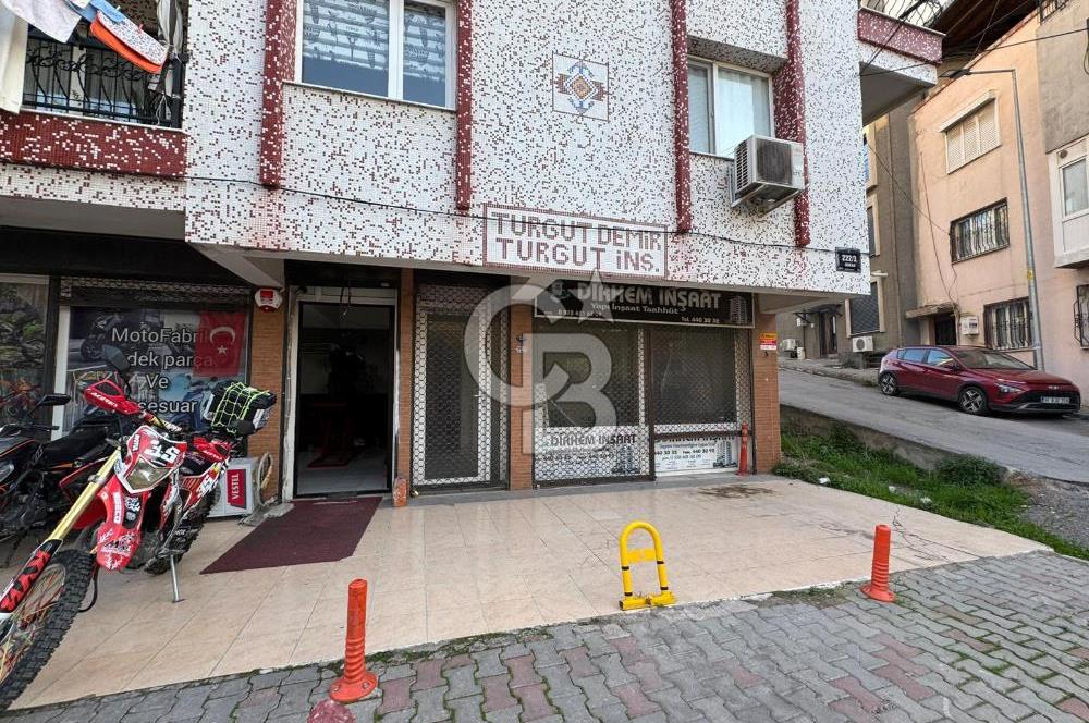 Buca Kozağaç Mahallesi'nde Köşe Konumda Satılık Dükkan