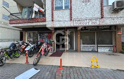 Buca Kozağaç Mahallesi'nde Köşe Konumda Satılık Dükkan