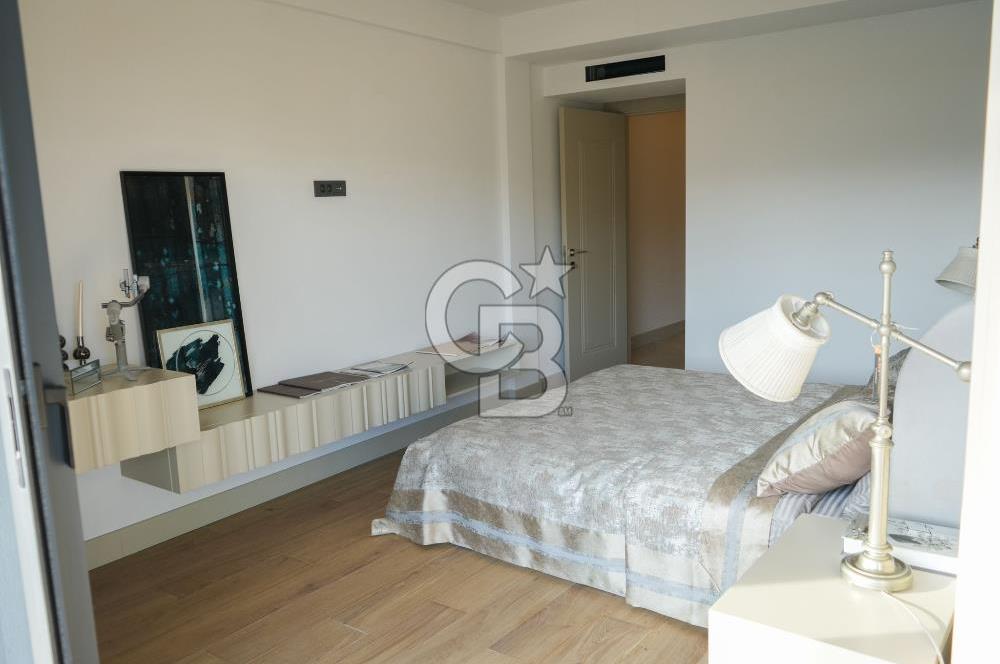 SEFERİHİSARDA LÜKS VİLLA