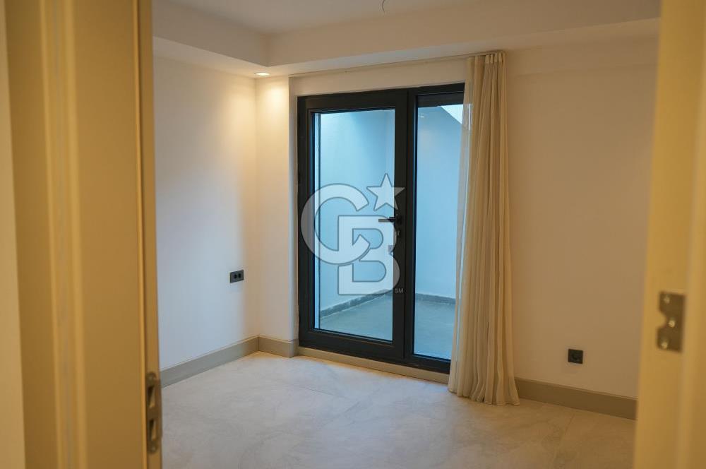 SEFERİHİSARDA LÜKS VİLLA