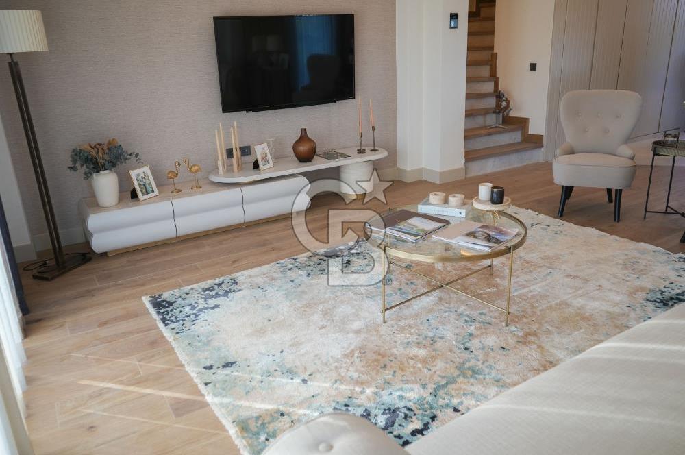 SEFERİHİSARDA LÜKS VİLLA