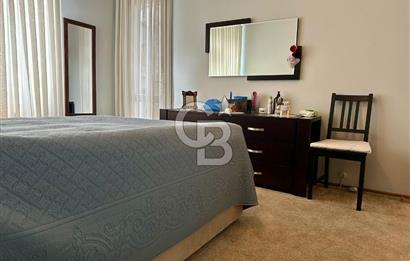 OSMANBEY EBEKIZI SOKAK’TA, YÜKSEK KATTA, BAKIMLI, FERAH 3+1 DAİRE