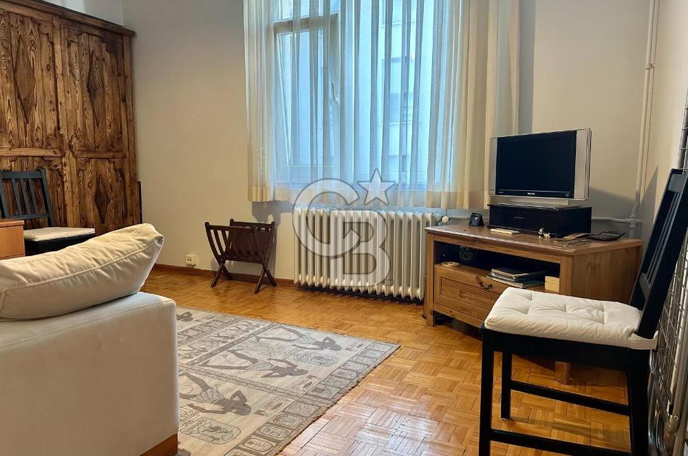 OSMANBEY EBEKIZI SOKAK’TA, YÜKSEK KATTA, BAKIMLI, FERAH 3+1 DAİRE