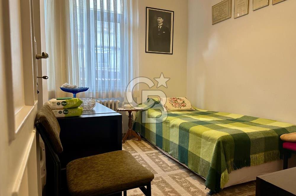 OSMANBEY EBEKIZI SOKAK’TA, YÜKSEK KATTA, BAKIMLI, FERAH 3+1 DAİRE