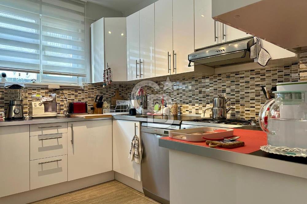 OSMANBEY EBEKIZI SOKAK’TA, YÜKSEK KATTA, BAKIMLI, FERAH 3+1 DAİRE