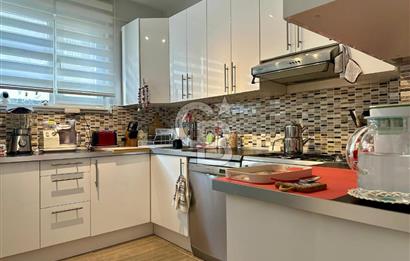 OSMANBEY EBEKIZI SOKAK’TA, YÜKSEK KATTA, BAKIMLI, FERAH 3+1 DAİRE
