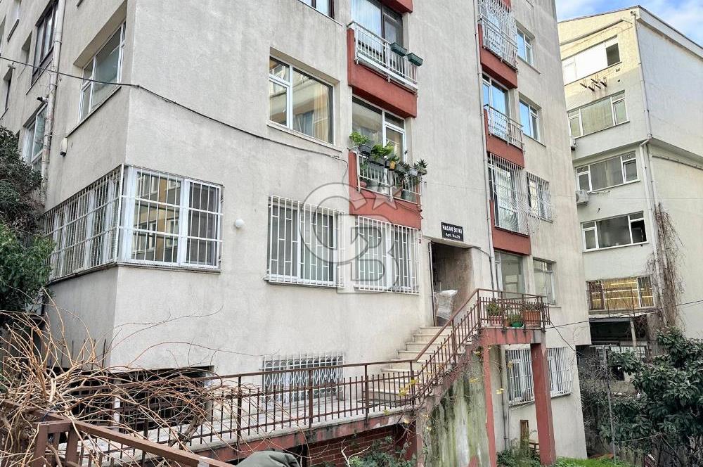 OSMANBEY EBEKIZI SOKAK’TA, YÜKSEK KATTA, BAKIMLI, FERAH 3+1 DAİRE
