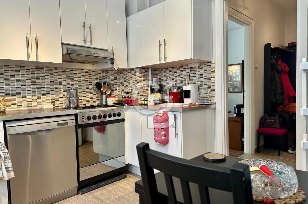 OSMANBEY EBEKIZI SOKAK’TA, YÜKSEK KATTA, BAKIMLI, FERAH 3+1 DAİRE