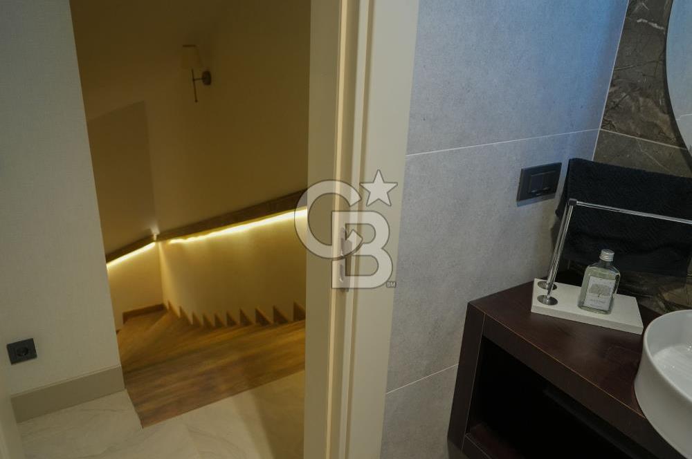 SEFERİHİSARDA LÜKS VİLLA