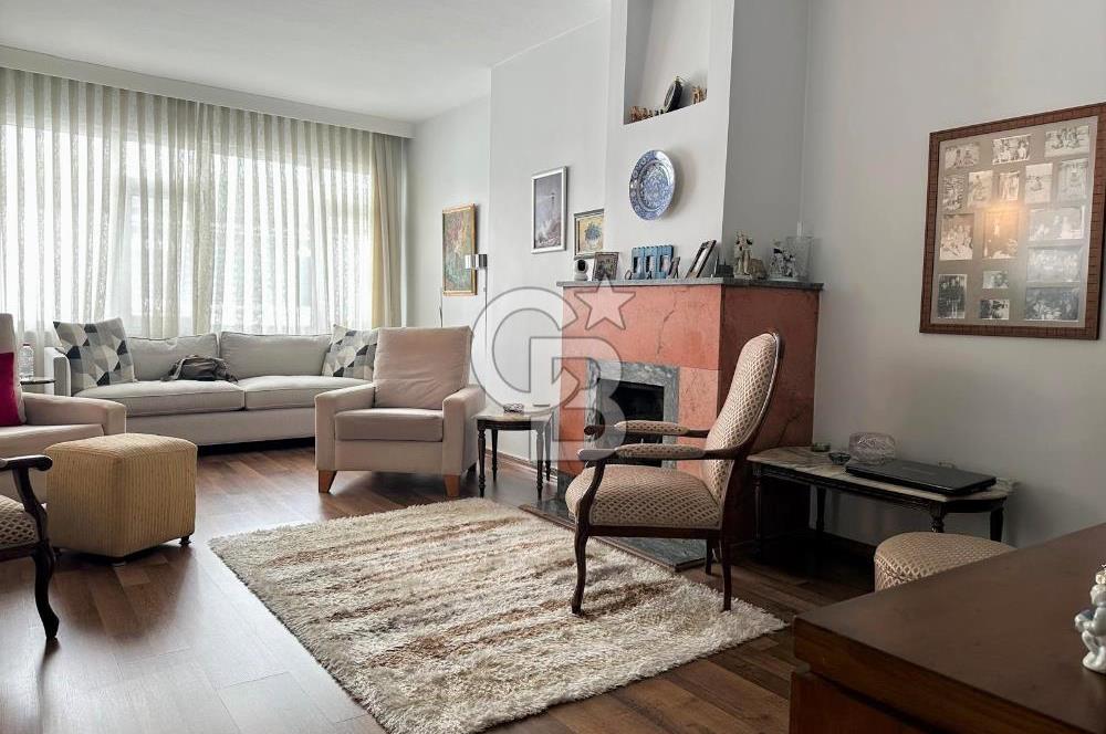 OSMANBEY EBEKIZI SOKAK’TA, YÜKSEK KATTA, BAKIMLI, FERAH 3+1 DAİRE