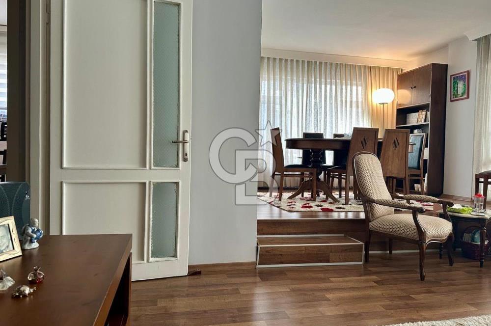 OSMANBEY EBEKIZI SOKAK’TA, YÜKSEK KATTA, BAKIMLI, FERAH 3+1 DAİRE