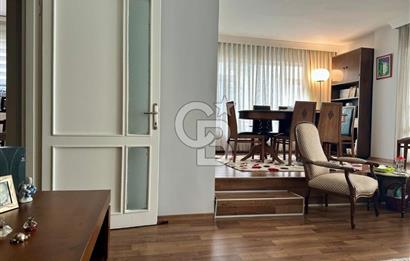 OSMANBEY EBEKIZI SOKAK’TA, YÜKSEK KATTA, BAKIMLI, FERAH 3+1 DAİRE