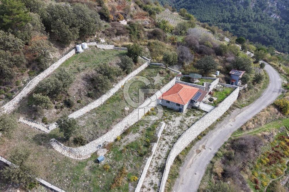 Güzelbahçe Payamlı’da Bahçe İçinde Orijinal Taş Ev