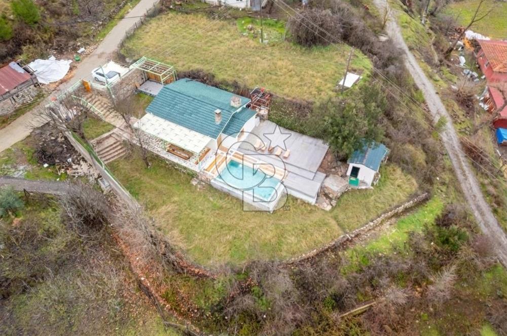 Muğla Çakmak'ta Satılık Havuzlu Şömineli Köy Evi