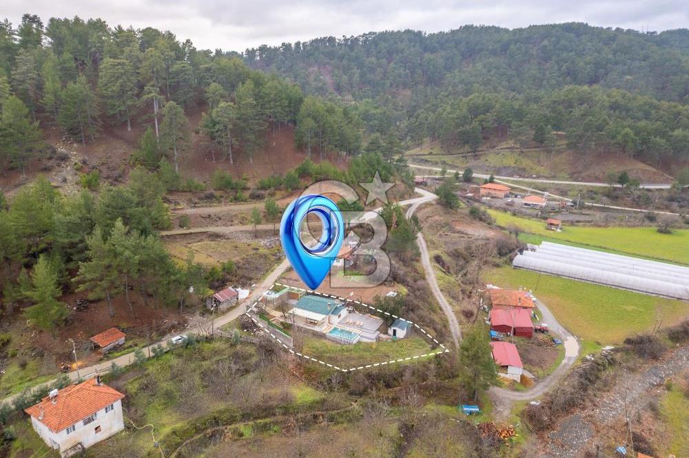 Muğla Çakmak'ta Satılık Havuzlu Şömineli Köy Evi