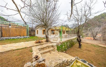 Muğla Çakmak'ta Satılık Havuzlu Şömineli Köy Evi