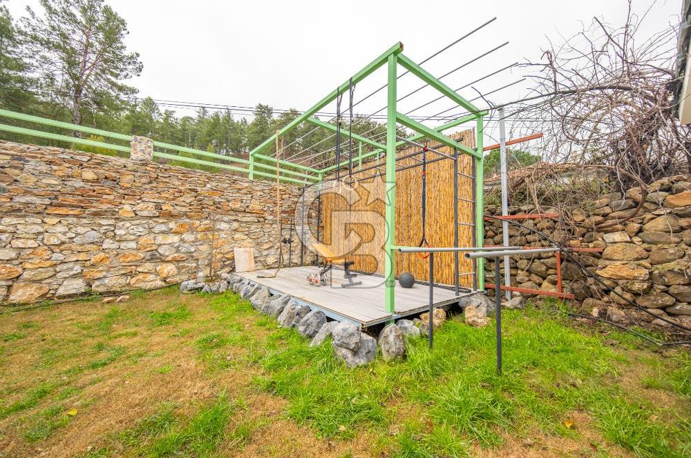 Muğla Çakmak'ta Satılık Havuzlu Şömineli Köy Evi