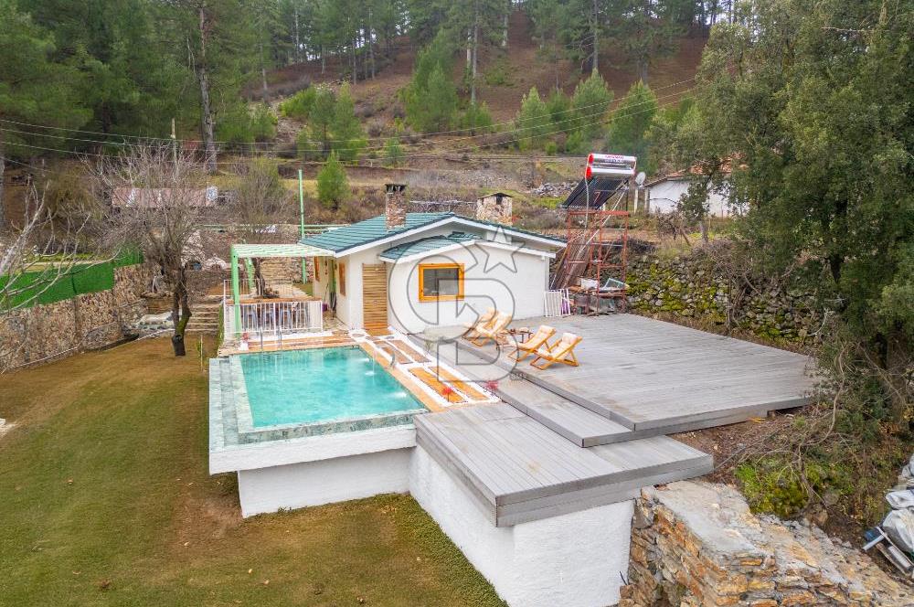 Muğla Çakmak'ta Satılık Havuzlu Şömineli Köy Evi
